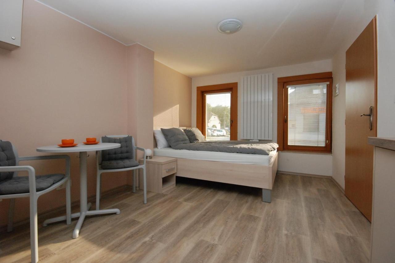 Apartmán MH Břeclav Exterior foto